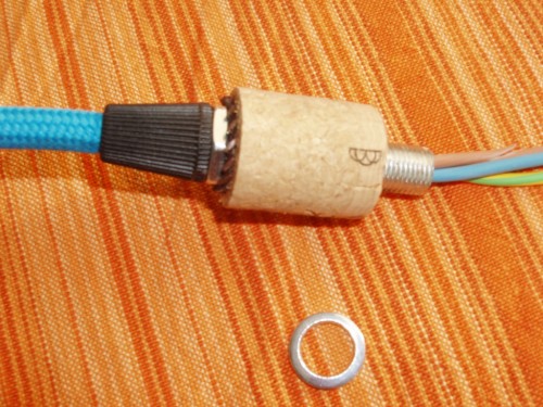Ansamblul care fixează cablul și susține fasungul